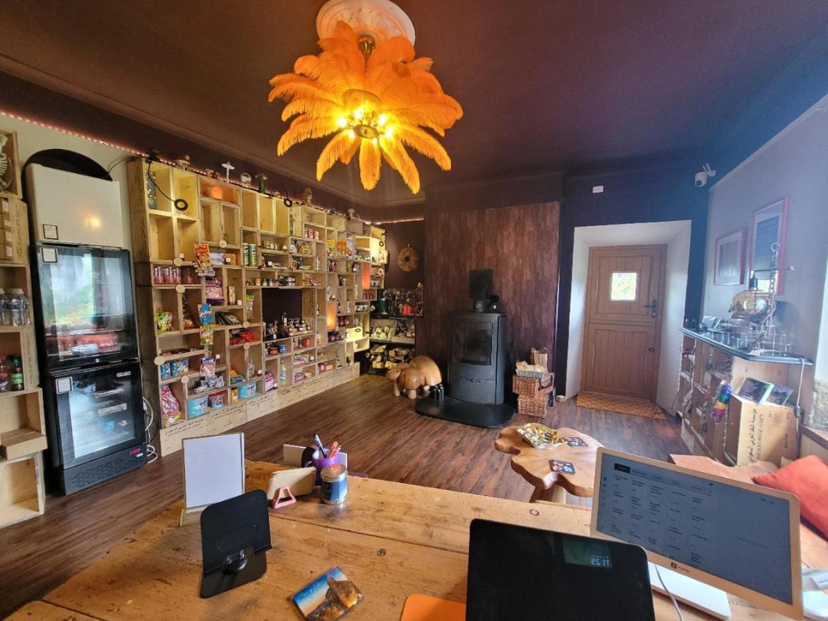 Budget Stay, In Lovely Private Setting With Rustic Charm, Log Burner, Fire Pit, Campers Kitchen & Eco Loo No Bedding Supplied Narberth Exterior foto