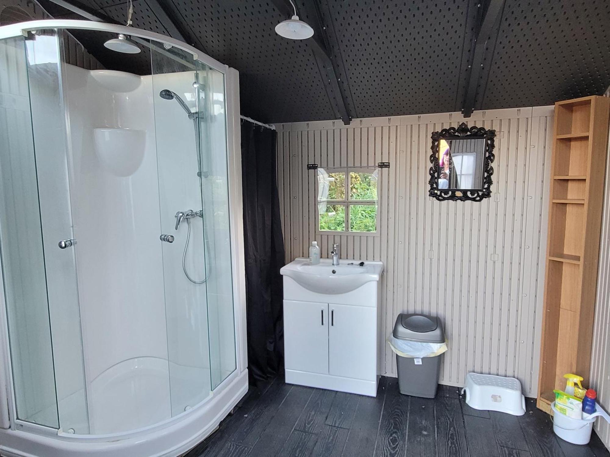 Budget Stay, In Lovely Private Setting With Rustic Charm, Log Burner, Fire Pit, Campers Kitchen & Eco Loo No Bedding Supplied Narberth Exterior foto